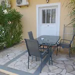 캡슐호텔 Summer Garden αpartments & 아르고스톨리온