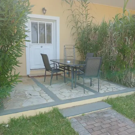 Hotel a capsule Summer Garden αpartments & Argostoli (Kefalonia)