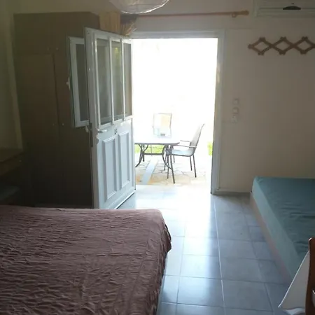 Hotel a capsule Summer Garden αpartments & Argostoli (Kefalonia)