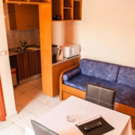Hotel Cápsula Summer Garden αpartments & *